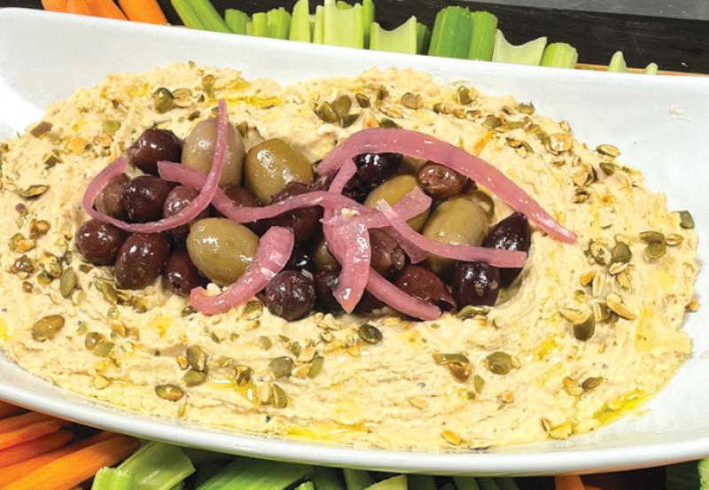 Hummus dip and vegetables